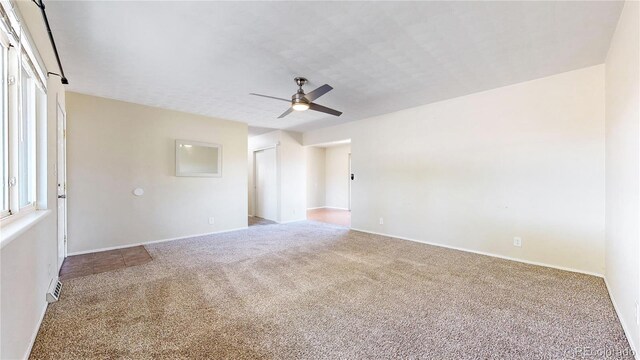 carpeted empty room featuring ceiling fan