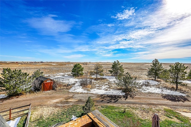 view of yard featuring a rural view