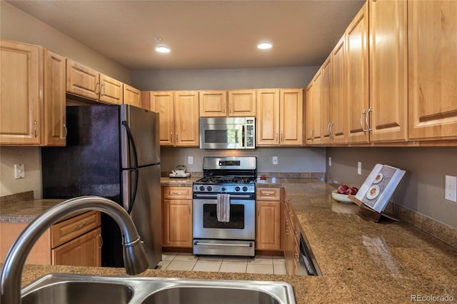 kitchen featuring a sink, stainless steel appliances, recessed lighting, and tile countertops