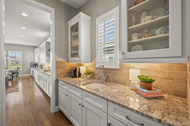7797 S Valleyhead Way, Aurora, CO 80016 - bar featuring recessed lighting, baseboards, dark wood-style flooring, a sink, and backsplash
