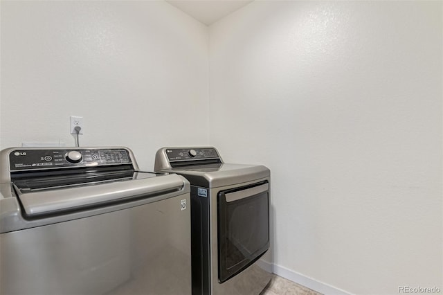 21821 E 7th Ave, Aurora, CO 80018 - laundry room featuring washing machine and dryer and baseboards