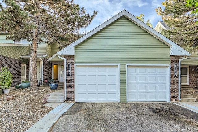 view of front facade featuring a garage