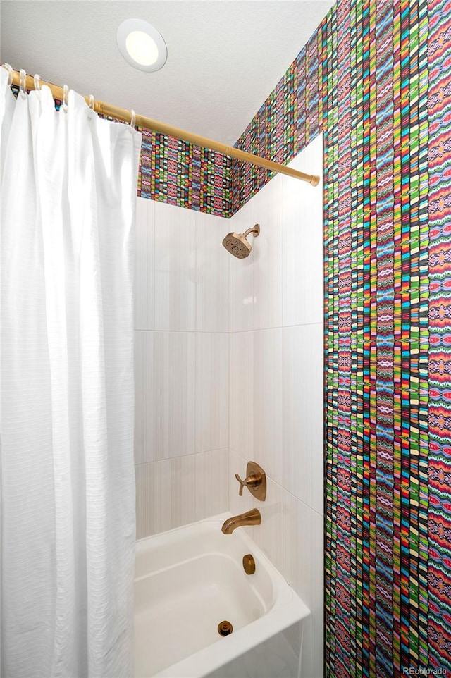 bathroom featuring shower / bath combo with shower curtain