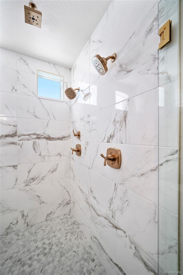 bathroom featuring a tile shower