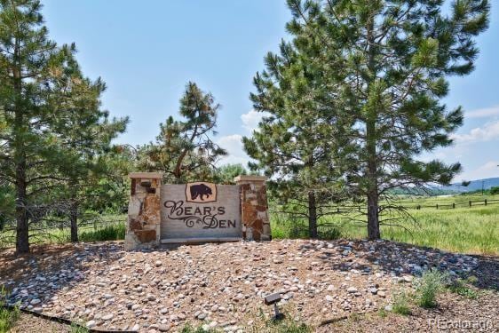 community / neighborhood sign with a rural view