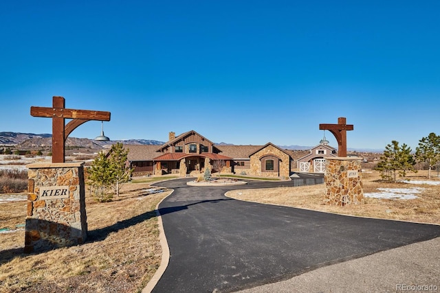 view of front of house with a mountain view