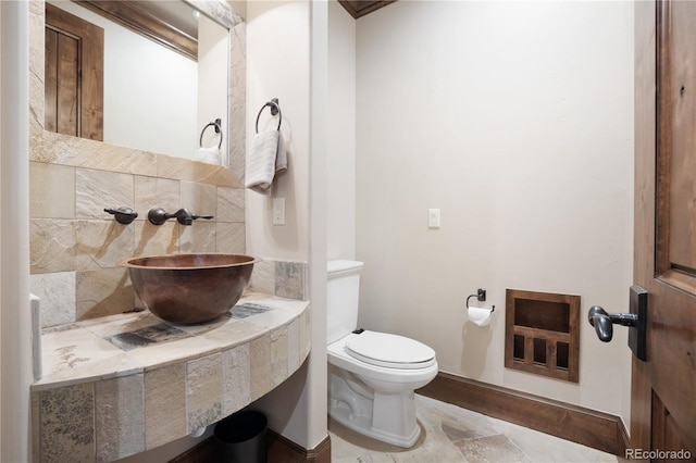 bathroom featuring toilet and sink