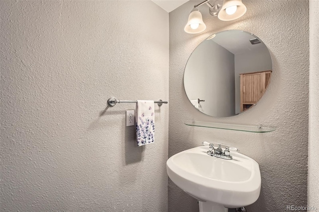 6492 Simms St Unit A, Arvada, CO 80004 - bathroom featuring a textured wall