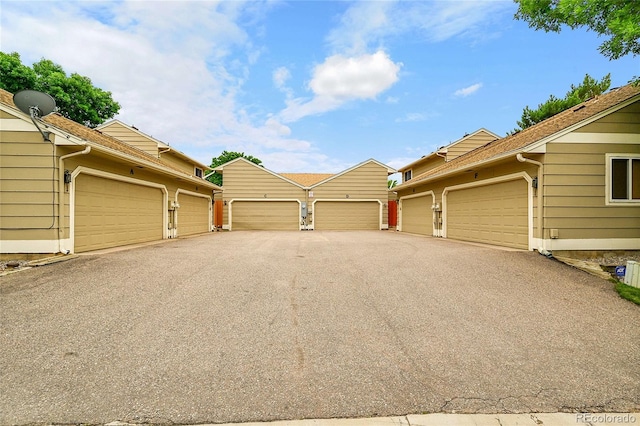 3890 S Atchison Way Unit B, Aurora, CO 80014 - view of garage