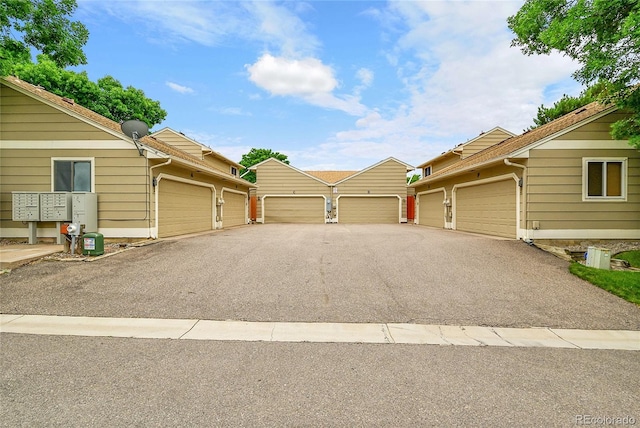 3890 S Atchison Way Unit B, Aurora, CO 80014 - view of front of property with community garages