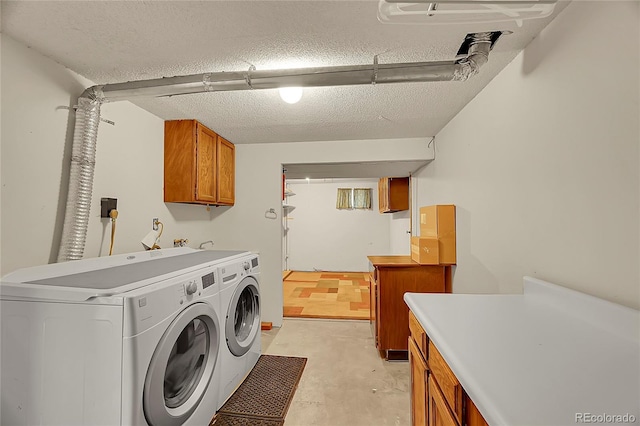 3890 S Atchison Way Unit B, Aurora, CO 80014 - washroom with washing machine and dryer, cabinet space, and a textured ceiling