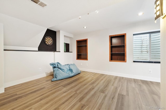 unfurnished room featuring light wood-style flooring, visible vents, baseboards, and recessed lighting