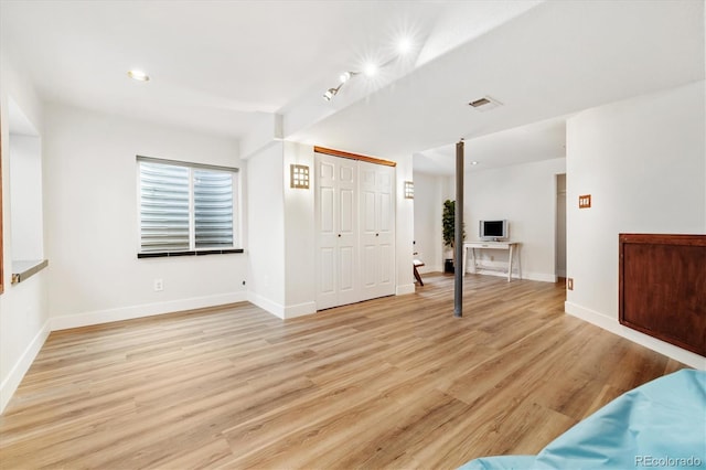 interior space with light wood-type flooring, visible vents, baseboards, and recessed lighting