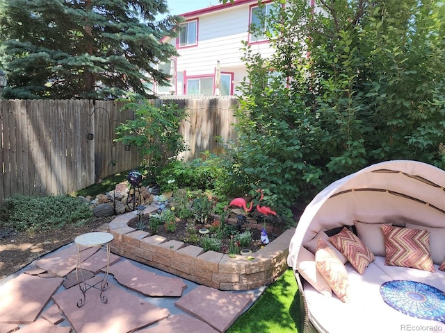 view of yard featuring a patio area