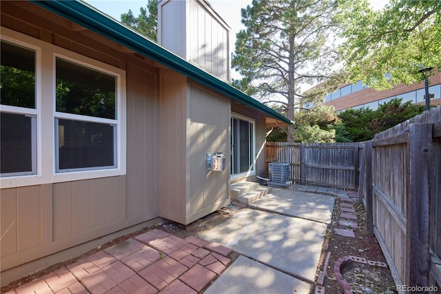 8713 E Roundtree Ave, Greenwood Village, CO 80111 - fenced backyard with a patio