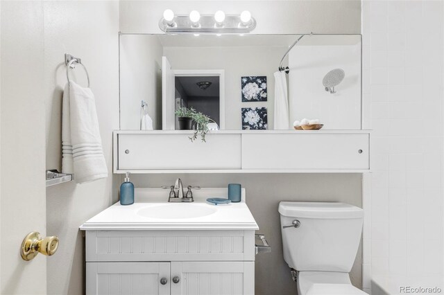 bathroom featuring a shower with curtain, toilet, and vanity