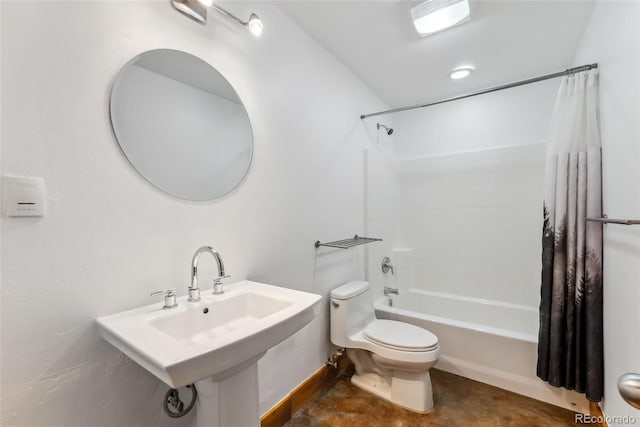 475 Vail Cir, Dillon, CO 80435 - bathroom with toilet, shower / tub combo with curtain, and a sink
