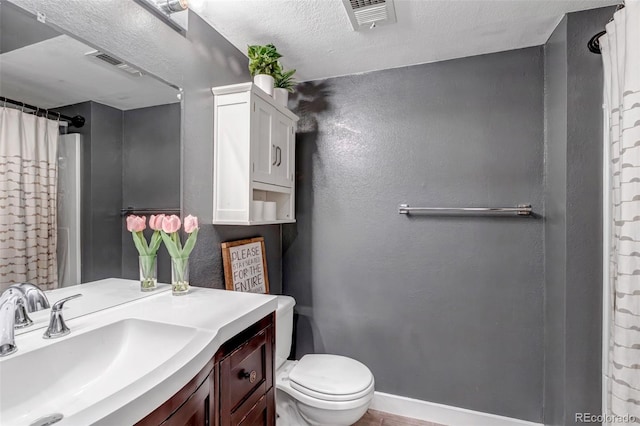 573 Entrada Dr, Golden, CO 80401 - full bath with vanity, toilet, a shower with curtain, and baseboards