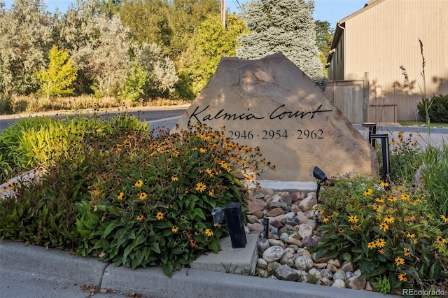 view of community / neighborhood sign