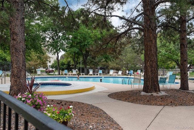 13902 E Marina Dr Unit 303, Aurora, CO 80014 - community pool with a hot tub and a patio area