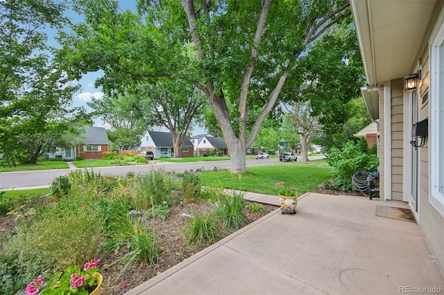 2880 S High St, Denver, CO 80210 - view of green lawn featuring a residential view