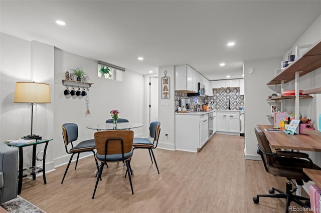 dining area with light wood-style flooring, recessed lighting, and baseboards