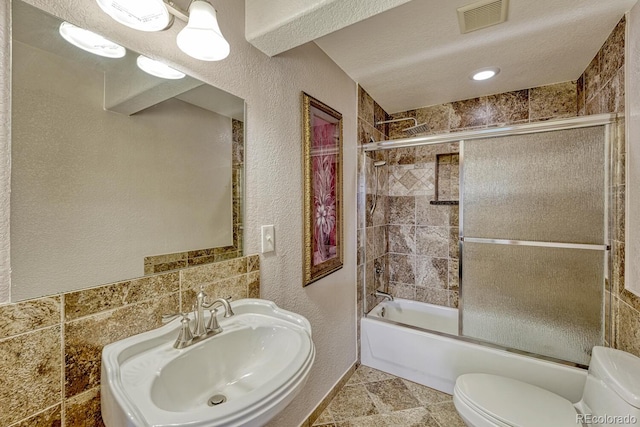 5173 S Emporia Way, Greenwood Village, CO 80111 - bathroom with enclosed tub / shower combo and a textured wall
