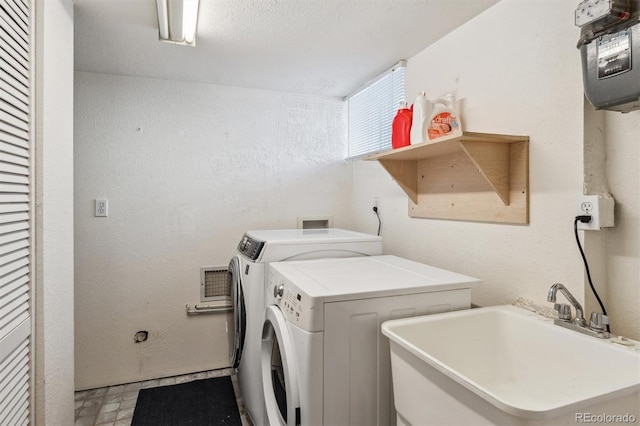 washroom featuring sink and washing machine and clothes dryer