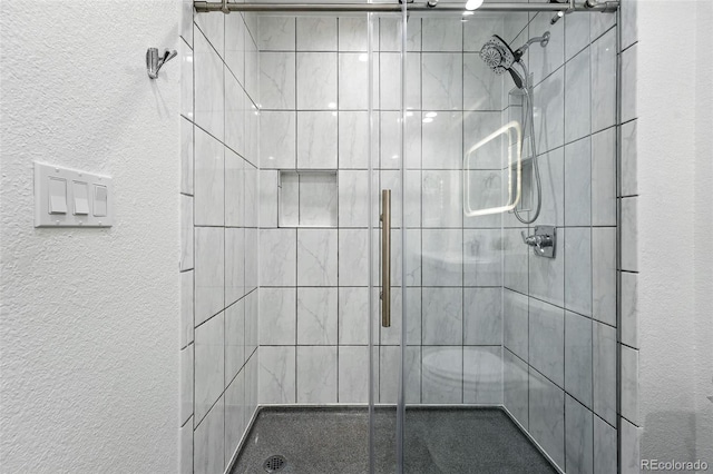 5193 S Flanders Ln, Centennial, CO 80015 - bathroom featuring a shower stall and a textured wall