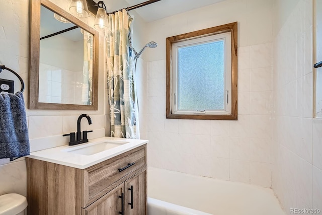 full bathroom featuring shower / tub combo with curtain, vanity, and toilet