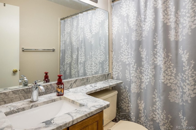 2777 W 106th Cir, Westminster, CO 80234 - full bath featuring vanity and curtained shower