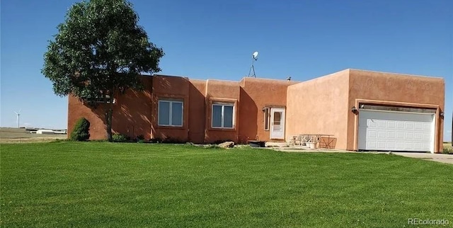 view of front facade featuring a garage and a front lawn