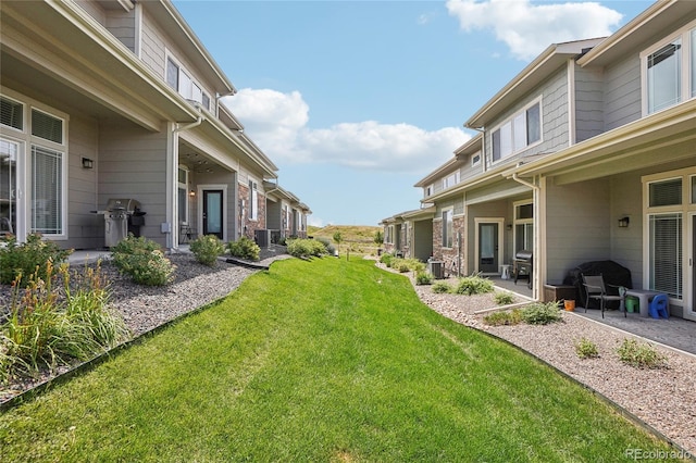 view of yard with a patio