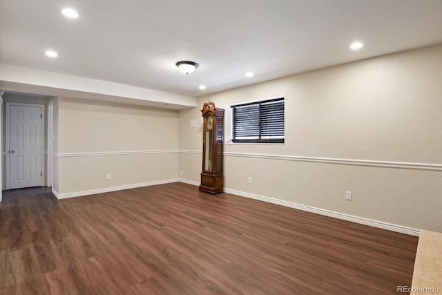 spare room featuring dark wood-style floors, recessed lighting, and baseboards