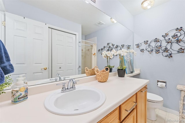 bathroom featuring vanity, toilet, and a shower with shower curtain