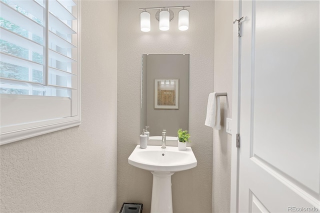 239 W Jamison Ct, Littleton, CO 80120 - view of bathroom