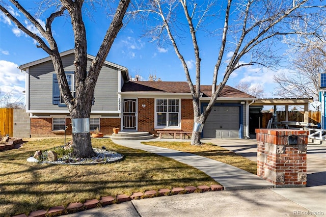 view of front facade featuring a garage and a front yard