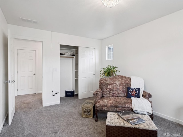 living area with visible vents, carpet flooring, and baseboards