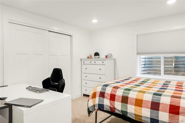 carpeted bedroom with recessed lighting and a closet
