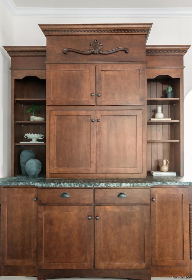 539 Baker St, Longmont, CO 80501 - detailed view of ornamental molding and built in features