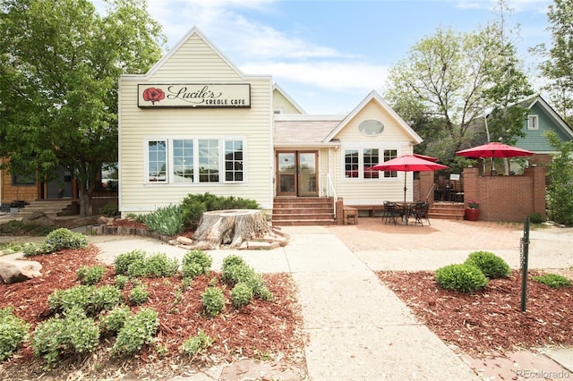 539 Baker St, Longmont, CO 80501 - traditional home with entry steps