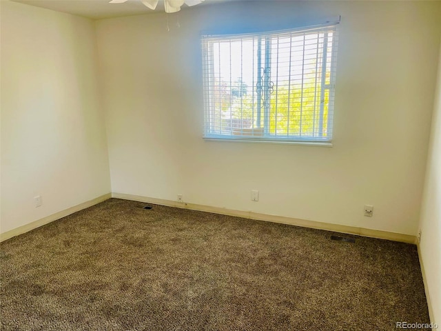 carpeted empty room featuring ceiling fan