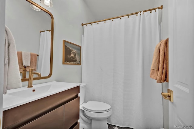 full bathroom with toilet, a shower with curtain, and vanity