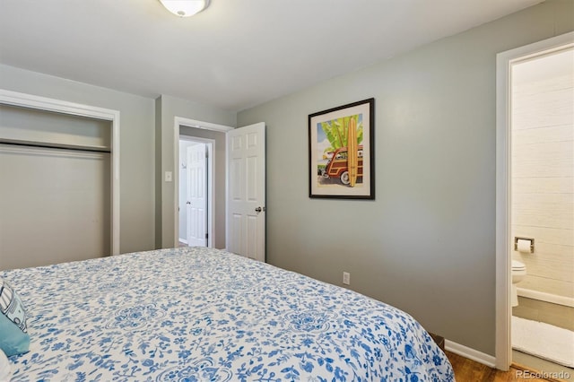 269 Beryl Way, Broomfield, CO 80020 - bedroom featuring baseboards, wood finished floors, a closet, and ensuite bath