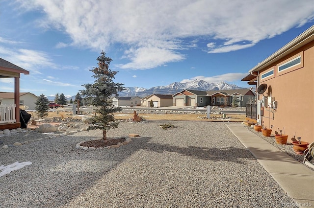 view of yard with a mountain view