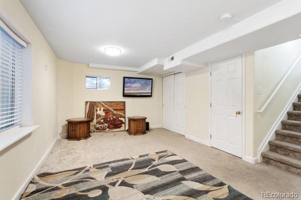 living area with carpet