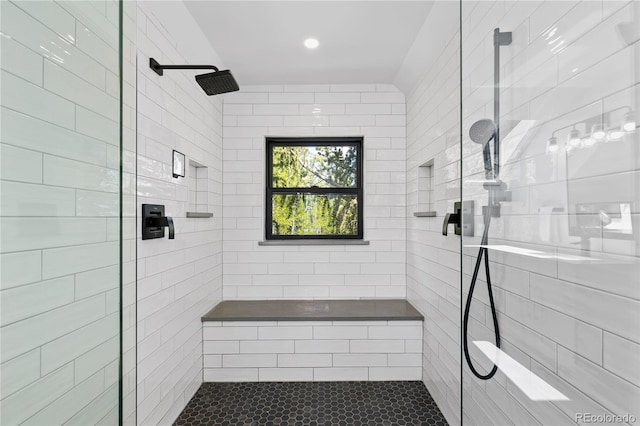 bathroom featuring a tile shower