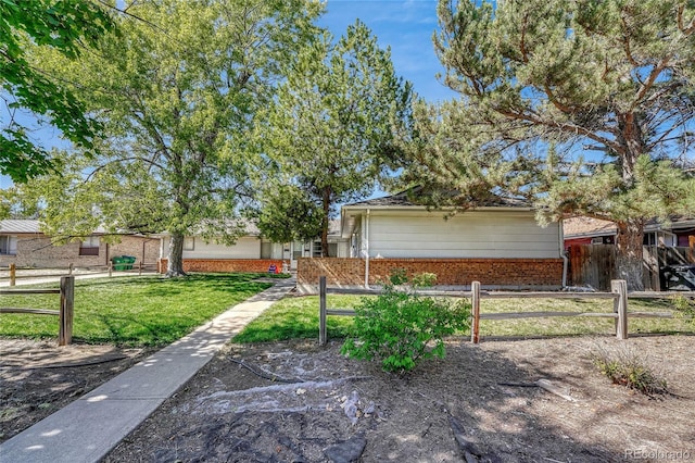 view of front facade with a front yard