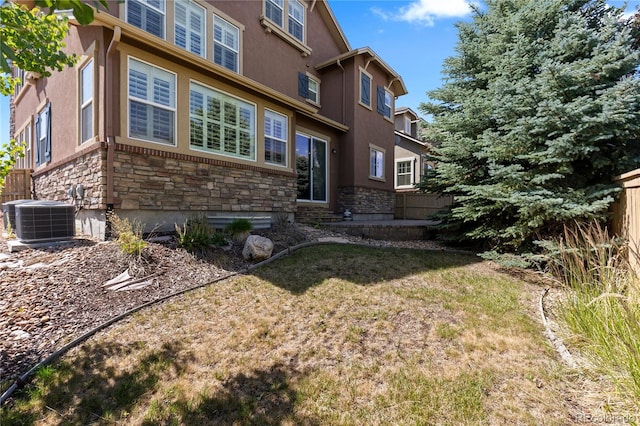 10840 Valleybrook Cir, Highlands Ranch, CO 80130 - back of house with stone siding and stucco siding