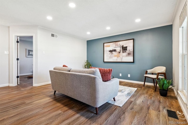 living room featuring baseboards, visible vents, and wood finished floors